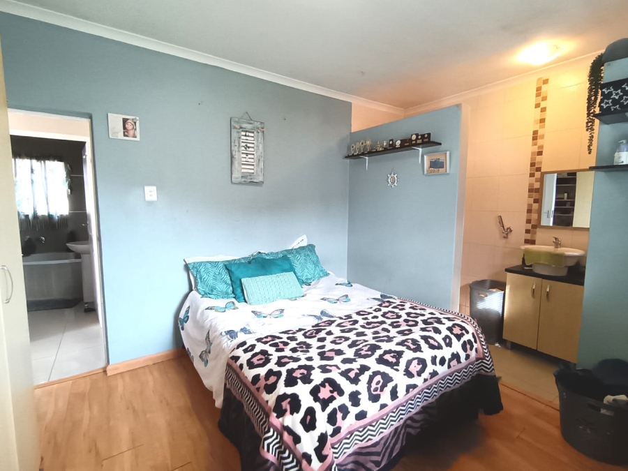 2 Bedroom Property for Sale in Parsonsvlei Eastern Cape